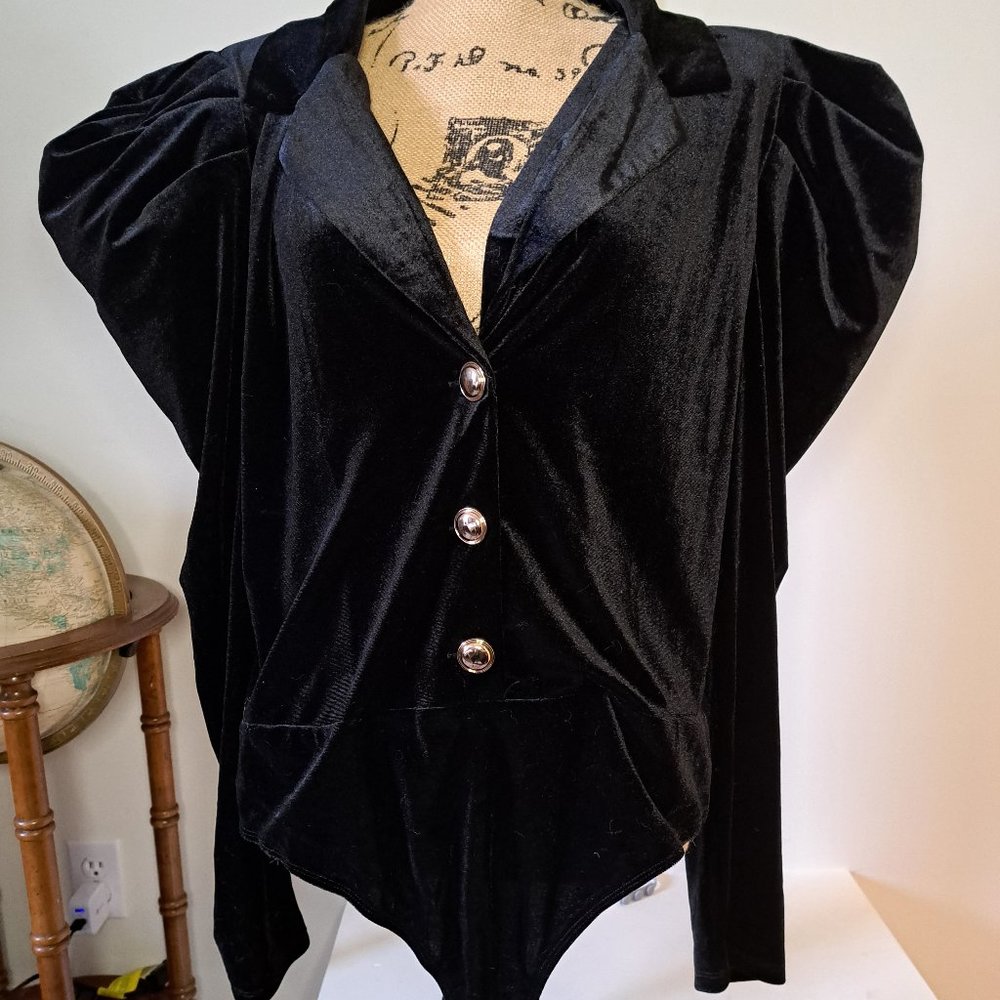 NWT Sticking With You Fashion Nova Velvet Bodysuit with puff sleeves